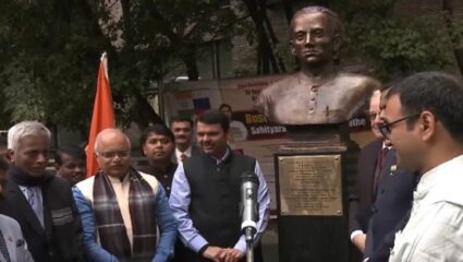 लोकशाहीर अण्णाभाऊ साठे यांच्या कार्याचा रशियाकडून गौरव; तैलचित्र, पुतळ्याचे अनावरण