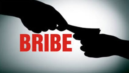 पासपोर्टसाठी लाच मागणं अंगलट; तब्बल 16 पोलिसच झाले निलंबित