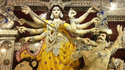नवरात्र विशेष: चौथी माळ- आजचा रंग पिवळा; जाणून घ्या या रंगाचं महत्त्व