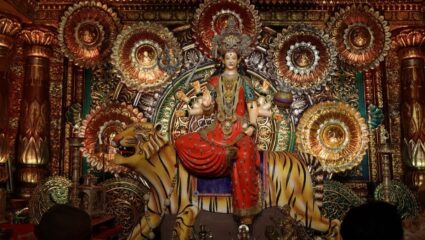 अंबादास दानवें यांनी टेंभी नाक्याच्या सुप्रसिद्ध देवीला घातलं साकडे