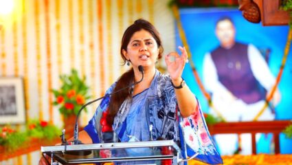 अहमदनगर ते आष्टी रेल्वेला गोपीनाथ मुंडेंचं नाव देण्याचा आग्रह मी करणार नाही! – पंकजा मुंडेंनी केलं स्पष्ट