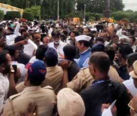 फडणवीसांसमोर बेरोजगार तरुणांचा राडा, ‘पोलिस भरती झालीच पाहिजे’च्या घोषणा