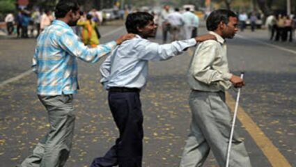 दृष्टिहीनांसाठी चलन अनुकूल बनवण्यासाठी तज्ज्ञांकडून सूचना घ्या – मुबंई उच्च न्यायालय