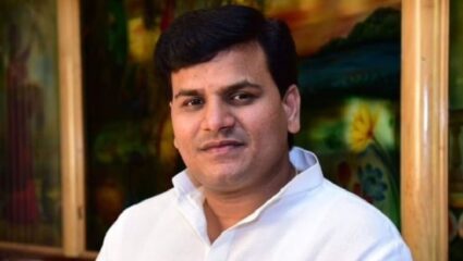 रवी राणांचे ठाकरेंवर गंभीर आरोप; अमरावतीच्या पोलीस आयुक्तांकडून वसुली
