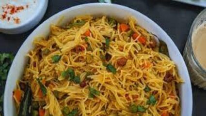 सकाळच्या नाश्त्यामध्ये हलका आणि चविष्ट शेवई उपमा