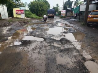 वालचंदनगर – जंक्शन रस्ता खड्ड्यांत! नागरिकांसह विद्यार्थ्यांची गैरसोय ; रस्ता दुरुस्तीसाठी आंदोलनाचा इशारा