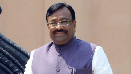डॉ. कांता नलावडे साहित्य क्षेत्रातही भरारी घेतील : मंत्री सुधीर मुनगंटीवार