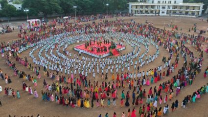 बारामतीतील महाभोंडल्याच्या कार्यक्रमाला परदेशी पाहुण्यांची हजेरी