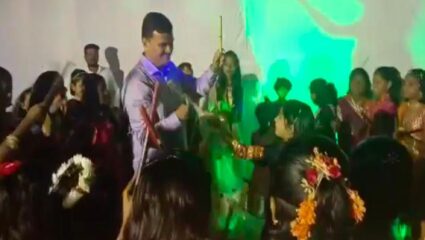 भरणेंनी बालकांसोबत लुटला दांडियाचा आनंद