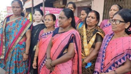 एकात्मिक बालविकास कार्यालय स्थलांतरास विरोध; संतप्त अंगणवाडी सेविकांनी केले आंदोलन