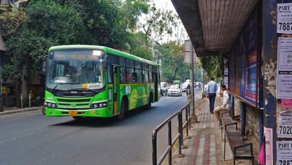 पुण्यातील पीएमपीएमएल बसमधील व्हिडिओ चर्चेत आहे;  प्रकरण काय जाणून घेऊ?