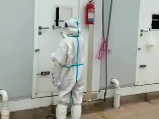 चीनचे कोविड आयसोलेशन सेंटर तुरुंगासारखे