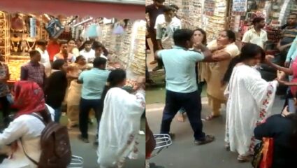 करवा चौथच्या दिवशीच पत्नीसमोर आलं पतीचं लफडं; भर बाजारात फ्री स्टाईल हाणामारी