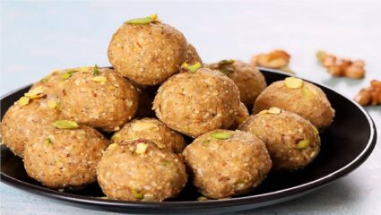 या दिवाळीला करा गव्हाच्या पिठाचे लाडू; अगदी झटपट
