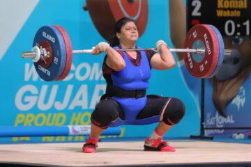 वेटलिफ्टिंगमध्ये अहमदनगरच्या कोमल वाकळेचा सुवर्णवेध