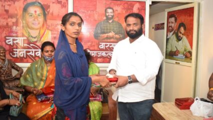 दिवाळीनिमित्त तृतीयपंथीयांना ‘साडी-चोळी’ वाटप