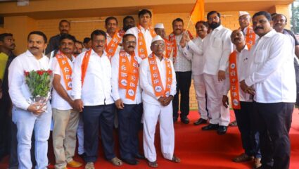 महेश शिंदे यांचा राष्ट्रवादीला ‘दे धक्का’; प्रमुख पदाधिकारी, कार्यकर्त्यांचा बाळासाहेबांच्या शिवसेनेत प्रवेश
