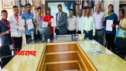 मैदानी स्पर्धेत आवटे महाविद्यालयाचे यश; २१ किलोमीटर धावणे स्पर्धेत सुवर्ण व रौप्य पदक