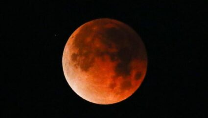 आज सायंकाळी दिसणार चंद्रग्रहण; मुंबईत केवळ १८ मिनिटे ग्रहण