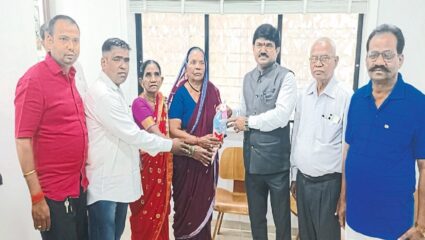 मलेशियात अडकलेले १५ पर्यटक मायदेशी परतले; खासदार गोडसेंची मदत