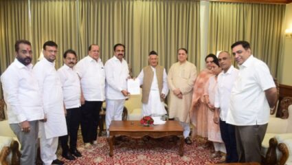 अब्दुल सत्तारांना बडतर्फ करा, राष्ट्रवादी काँग्रेसचे राज्यपालांना निवेदन