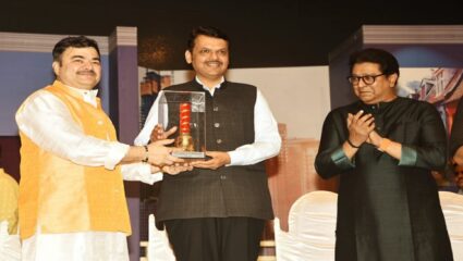 उपमुख्यमंत्र्यांच्या हस्ते अभिनेते प्रशांत दामलेंचा गौरव, मराठी कलावंतांसाठी मुख्यमंत्र्यांचा ‘हा’ निर्णय