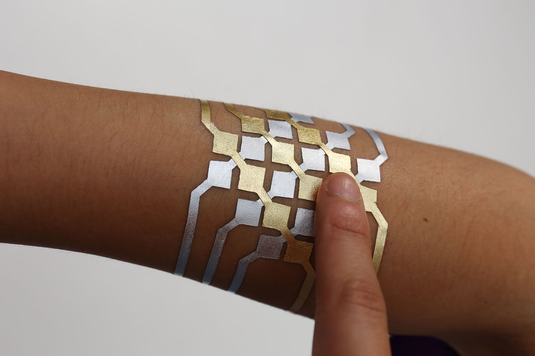 Smartphones Will Disappear And Now The Sim Card And Chip Will Fit Directly Into The Bodypredictions Of Nokia Ceo And Bill Gates Nrab