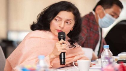 लोकशाही आम्हाला सांगू नये; रुचिरा कंबोज यांनी सुनावले