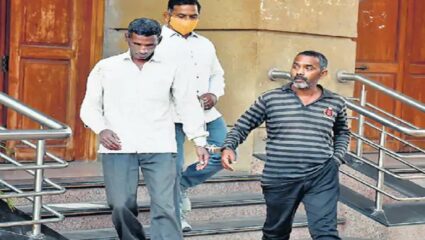 रिक्षाचालकाचे 3 मुलींसोबत विकृत चाळे, पालकांनी दिला चोप, भीतीने 8 वर्षांच्या दोन मुली तापाने फणफणल्या