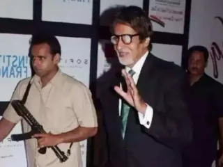 ‘बिग बी’ अमिताभ बच्चनचे पोलीस गार्ड जितेंद्र शिंदे मुंबई पोलीस दलातून ‘सक्तीने सेवानिवृत्त’, शिंदेंची वर्षाला ‘एवढी’ होती कमाई, आकडा ऐकून थक्क व्हाल…