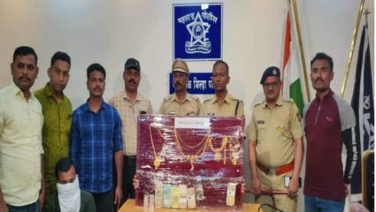 शौकापायी झालेलं कर्ज फेडण्यासाठी भाच्यानं स्वत: च्या मामाचं फोडलं घर, नऊ लाख केले लंपास!