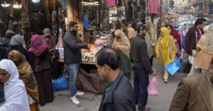 सिगारेटपासून ते घर खरेदी-विक्रीपर्यंत, पाकिस्तानी जनतेकडून वसूल होणार 300 अब्जांचा कर, महागाईत करवाढीनं असंतोष वाढणार?
