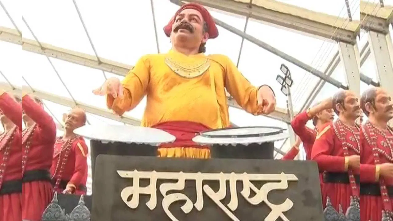 स्त्रीशक्तीचा जागर! महाराष्ट्राच्या चित्ररथाने वेधले सर्वांचे लक्ष; राजपथावर साडेतीन शक्तिपीठांचं दर्शन