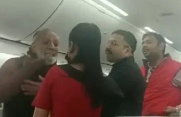 व्हीडिओ! विमानातले गैरप्रकार थांबेनात, आता एयर होस्टेससोबत गैरवर्तनाचा VIDEO समोर, वाचा नेमकं काय घडलं?