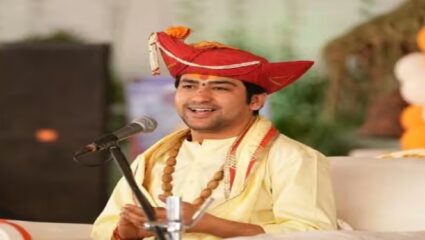 बागेश्वर धामची जीवघेणी भक्ती! प्रवचानाला घेऊन जाण्यास पतीचा नकार,पत्नीनं केली आत्महत्या