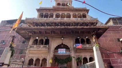 अयोध्या, काशीनंतर आता मथुरा! मथुरेच्या बांके बिहारी मंदिराचाही होणार कायापालट, ५ एकर परिसरात २ मजली कॉरिडॉर, कसं असेल नवं मंदिर?