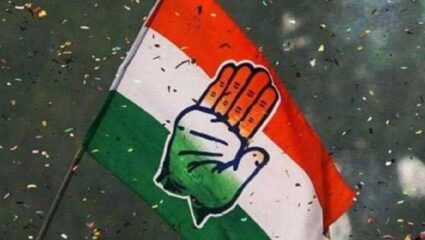 ठाकरे गटानं 18 जागांवर दावा सांगितल्यानंतर आता काँग्रेसचा पुण्यासह 21 जागांवर दावा?, काँग्रेसच्या सर्व्हेवरुन मविआत नवं राजकारण रंगणार?