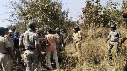 जमीन संपादनासाठी एमआयडीसीकडून पोलीस बळाचा वापर, वाली नसलेल्या शेतकऱ्यांची झाली दैना