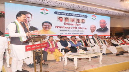 राज्य सरकारनं शेतकऱ्यांना सरसकट कर्जमाफी द्यावी, नागपुरात झालेल्या काँग्रेसच्या बैठकीत ठराव मंजूर, इतरही ठराव घ्या जाणून