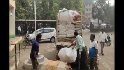 कल्याण डोंबिवली महापालिकेच्या भरारी पथकाची मोठी कारवाई, चक्क दोन टन प्लास्टीकच्या पिशव्या केल्या जप्त