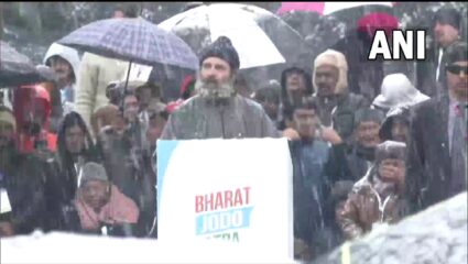 श्रीनगरमध्ये भर हिमवृष्टीत राहुल गांधींच्या ‘भारत जोडो’ यात्रेचा समारोप, छत्रीविना राहुल यांचं भावनिक भाषण, म्हणाले..