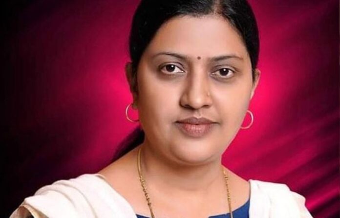 Attack By Unknown Person On Late Congress Leader Rajiv Satav Wife Pragya Satav He Himself Tweeted The Information