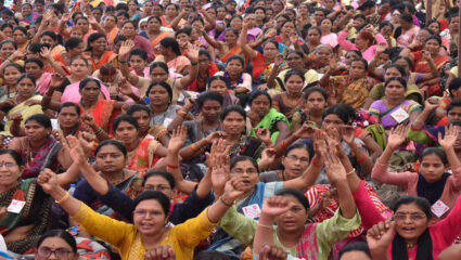 राज्यातील अंगणवाडी सेविकांच्या मानधनात होणार 1500 रुपयांची वाढ, मोबाईल आणि पेन्शन योजनेचाही लाभ