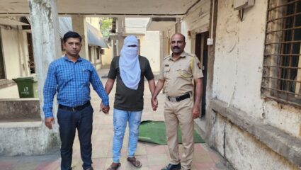 सेल्समनचं डोकं भलतीकडेच चाललं, पठ्ठ्याने ‘या’ शॉर्टकटने पैसे कमवण्याचा रचला डाव, पोलिसांनी कशी पकडली चोरी ? एकदा वाचाच