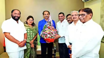 ‘आता खरी लढाई सुरु’, शिवसेना भवनात शिवबंधन बांधल्यानंतर शुभांगी पाटील यांची प्रतिक्रिया