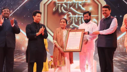 ज्येष्ठ गायिका आशा भोसले यांना महाराष्ट्र भूषण; पुरस्कार मिळताच त्या म्हणाल्या, ‘माझ्यासाठी महाराष्ट्र भूषण म्हणजे भारतरत्न’