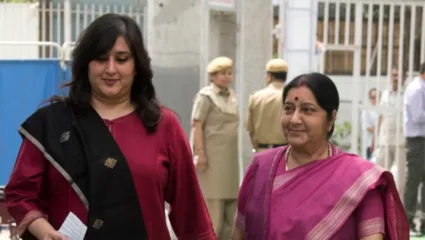 सुषमा स्वराज यांची कन्या बासुरीची सक्रीय राजकारणात एन्ट्री, भाजपनं दिलं ‘हे’ महत्त्वाचं पद