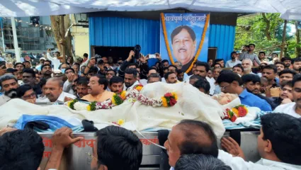 ‘अमर रहे, अमर रहे…बापटसाहेब अमर रहे’; खासदार गिरीश बापट यांना शोकाकुल वातावरणात अखेरचा निरोप