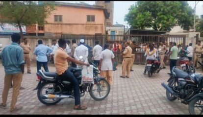 उपचारास जाताना वाहतूक कोंडीने झाला रुग्णवाहिकेस विलंब; तरुणी दगावली