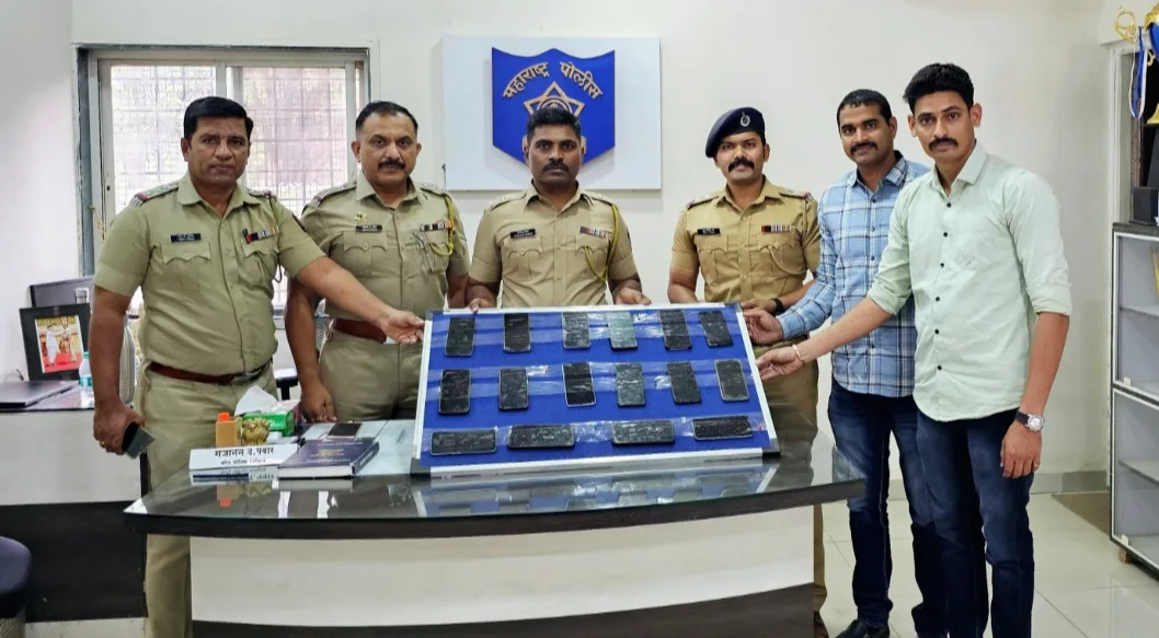 हरवलेले २१ मोबाईल तक्रारदारांना केले परत, लोणीकंद पोलिसांची कामगिरी; पोलिसांनी ‘असा’ घेतला मोबाईलचा शोध